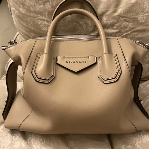 Authentic Givenchy Soft Leather Antigona Bag - Picture 1 of 6